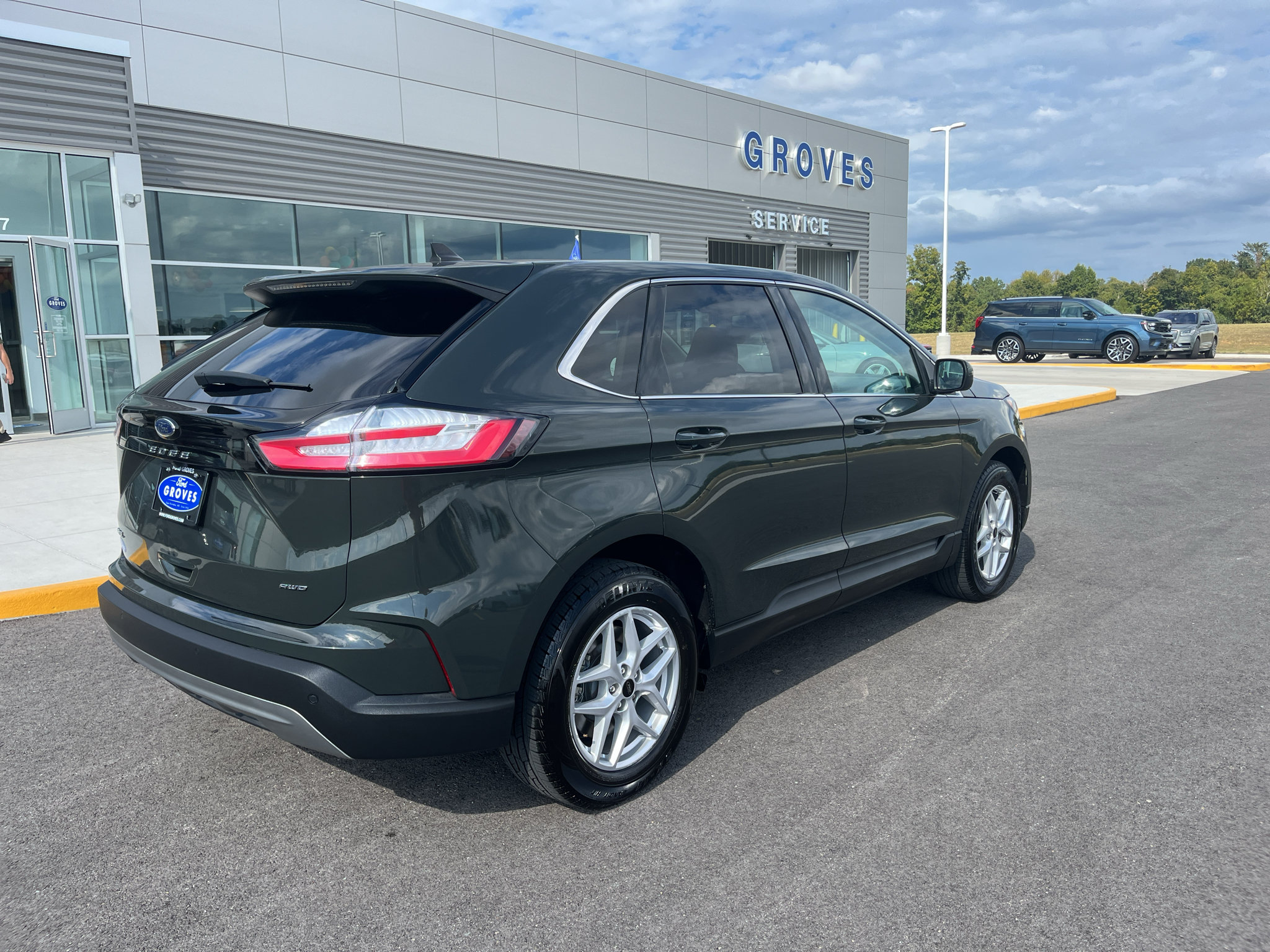 Used 2024 Ford Edge SEL AWD/4WD image 5