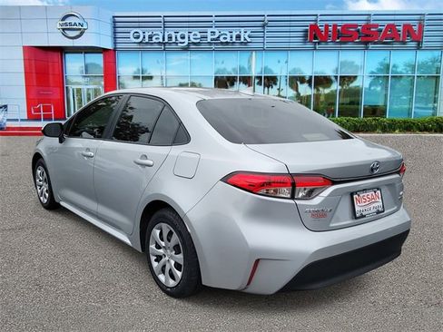 Used 2025 Toyota Corolla LE image 3