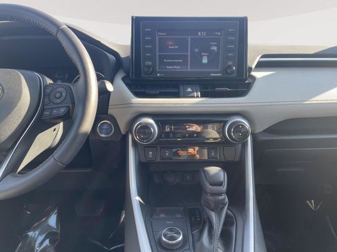 Used 2020 Toyota RAV4 XLE w/ XLE Grade Weather Package AWD/4WD image 17