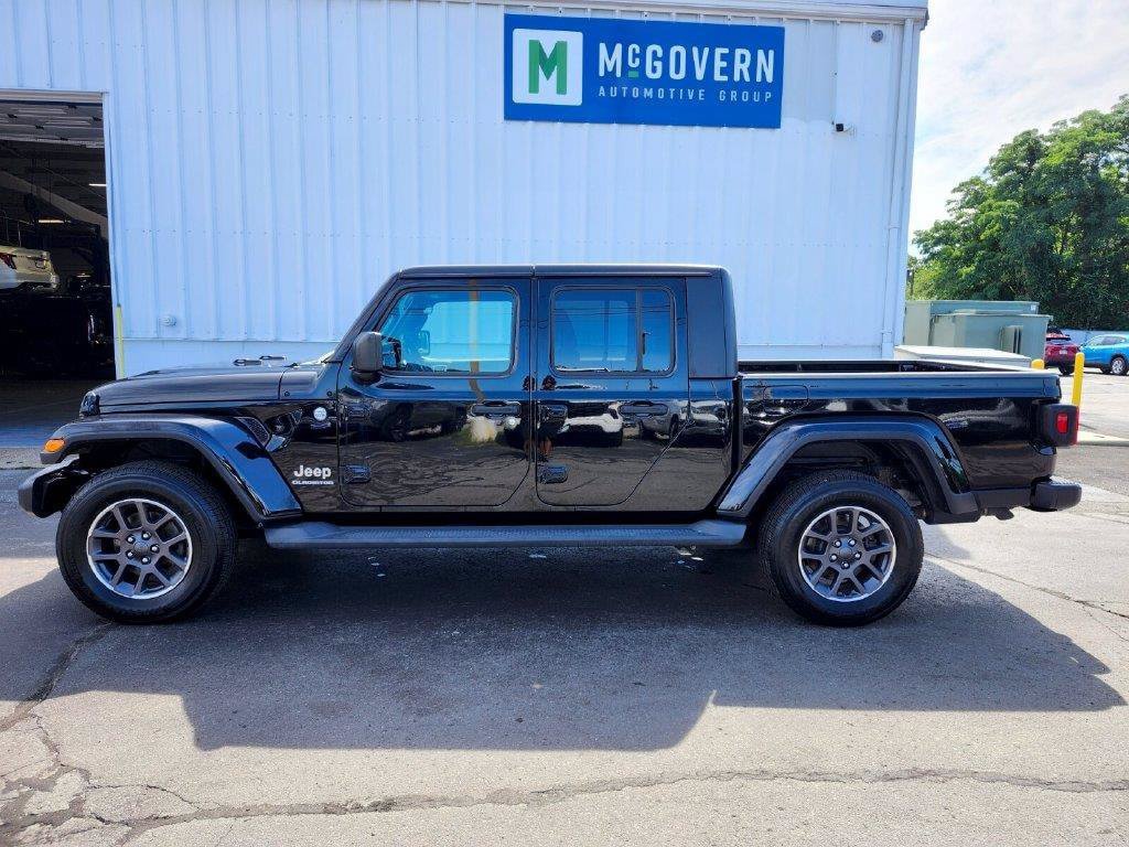 Used 2020 Jeep Gladiator Overland w/ Cold Weather Group AWD/4WD image 2