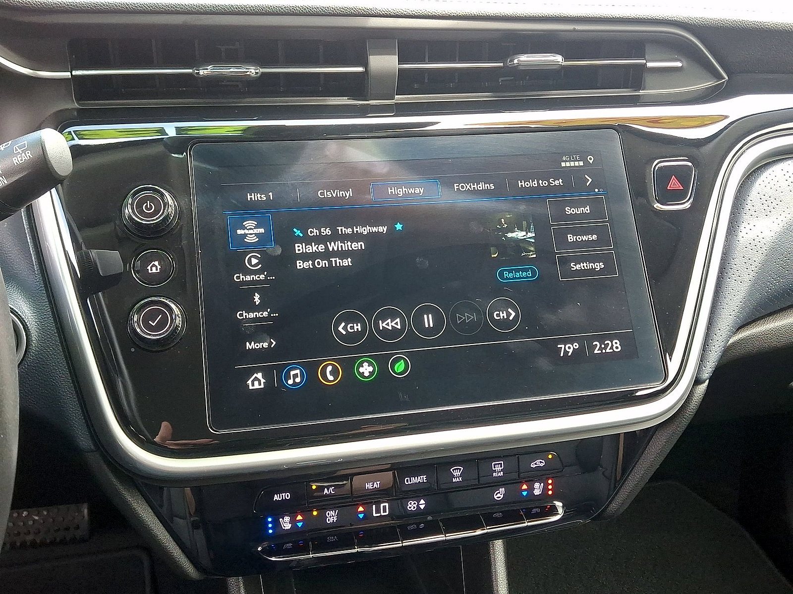 Used 2023 Chevrolet Bolt EUV Premier FWD image 14