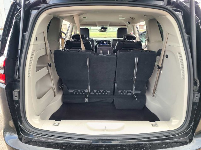 Used 2022 Chrysler Pacifica Touring-L FWD image 25
