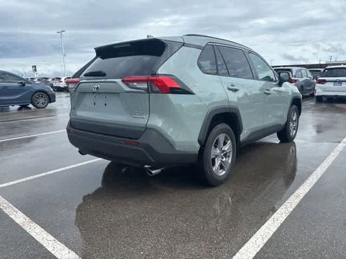 Used 2022 Toyota RAV4 XLE w/ XLE Grade Weather Package AWD/4WD image 5
