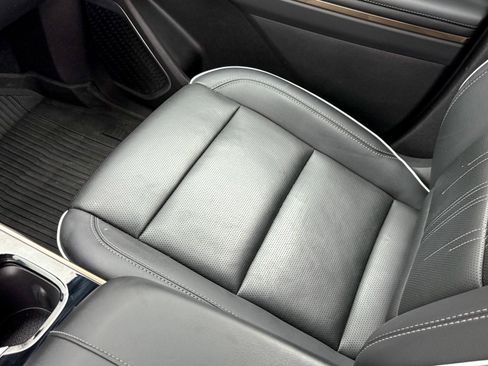 Used 2025 Buick Enclave Avenir w/ LPO, Floor Liner Package image 38