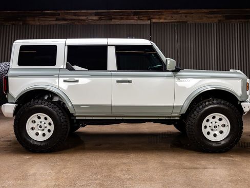 Used 2022 Ford Bronco Wildtrak image 11