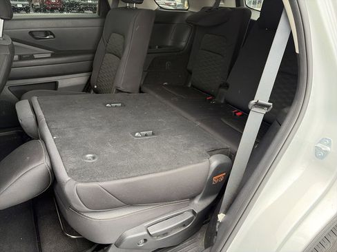 Certified 2024 Nissan Pathfinder SV FWD image 20