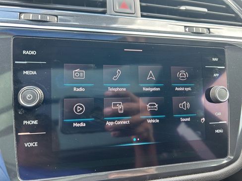 Used 2022 Volkswagen Tiguan SEL R-Line image 41