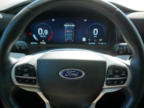 Used 2025 Ford Explorer Active AWD/4WD image 27