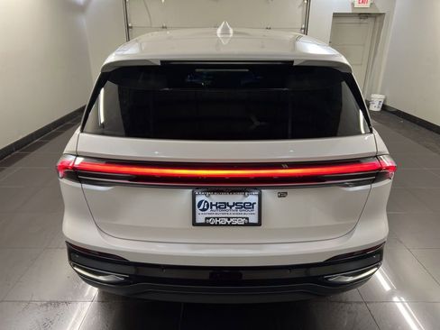 New 2026 Lincoln Nautilus Premier image 5