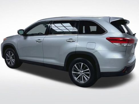 Used 2019 Toyota Highlander XLE AWD/4WD image 20
