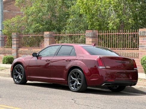 Used 2021 Chrysler 300 Touring w/ Sport Appearance Package RWD image 4