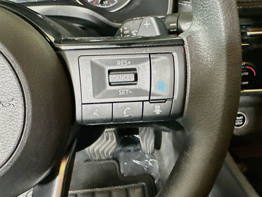 Used 2023 Nissan Rogue SV FWD image 17