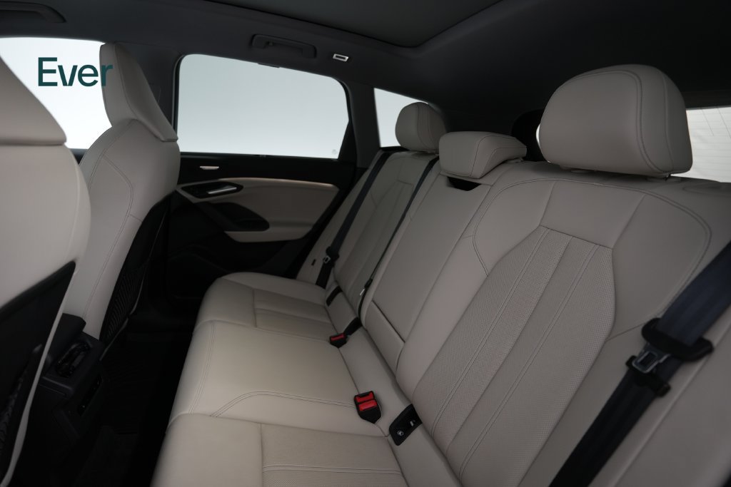 Used 2025 Audi Q6 e-tron Premium Plus AWD/4WD image 24