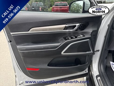 Used 2022 Kia Telluride SX w/ SX Prestige Package AWD/4WD image 13