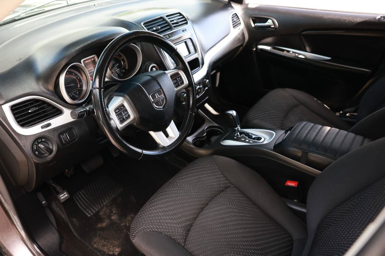 Used 2018 Dodge Journey SE w/ Connectivity Group FWD image 4