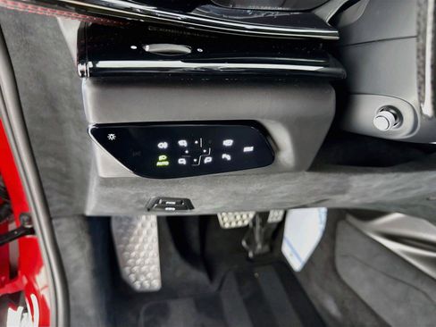 Used 2025 Ferrari Purosangue AWD/4WD image 25