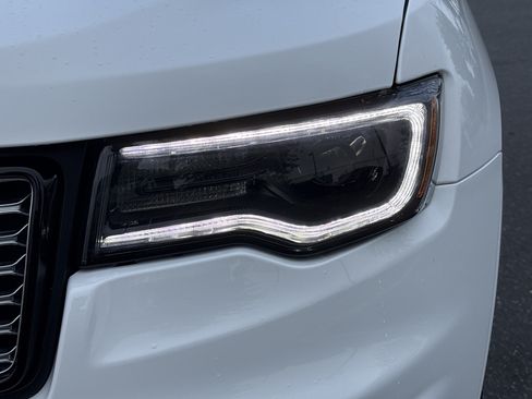 Used 2022 Jeep Grand Cherokee Laredo X AWD/4WD image 11