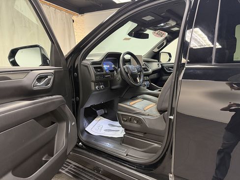 Used 2023 GMC Yukon AT4 w/ AT4 Premium Package AWD/4WD image 23