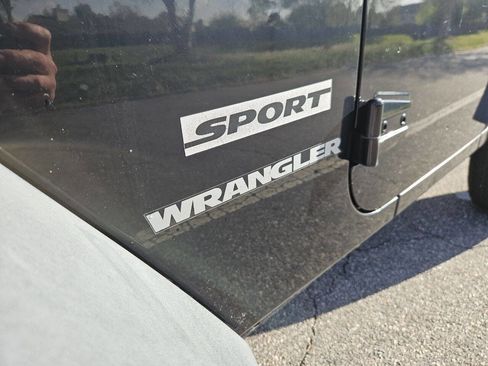 Used 2013 Jeep Wrangler Sport AWD/4WD image 10