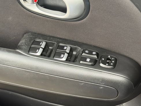 Used 2017 Kia Soul + FWD image 24