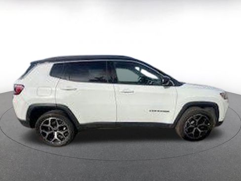 Used 2025 Jeep Compass Limited image 10