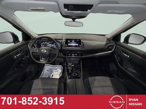 Certified 2025 Nissan Rogue SV image 10