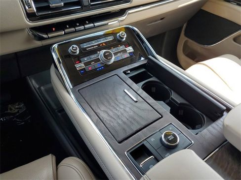 Used 2024 Lincoln Navigator Premiere image 29