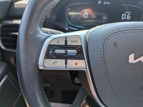 Used 2025 Kia Telluride S FWD image 16