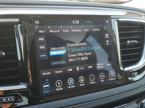 Used 2018 Chrysler Pacifica Limited image 26