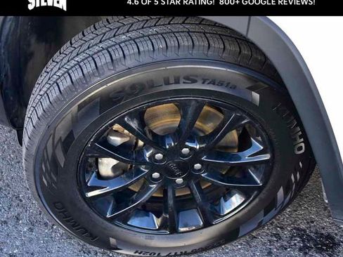 Used 2023 Jeep Cherokee Altitude Lux image 32