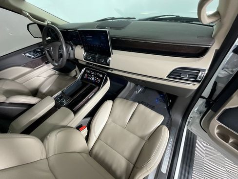 Used 2024 Lincoln Navigator Premiere image 19
