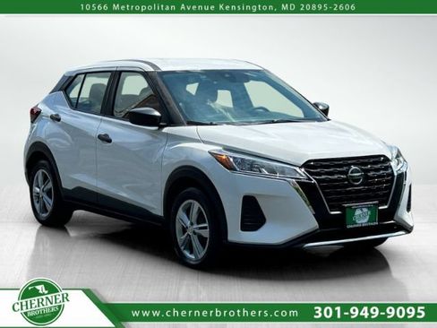 Used 2022 Nissan Kicks S FWD image 1