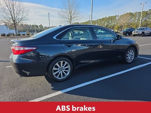 Used 2017 Toyota Camry XLE image 11