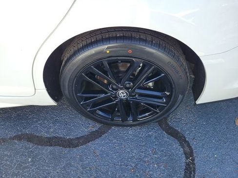 Used 2025 Toyota Camry SE w/ Convenience Package image 6