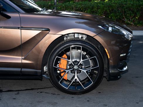 Used 2025 Aston Martin DBX 707 image 23