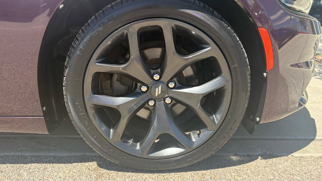 Used 2020 Dodge Charger SXT w/ Blacktop Package RWD image 2