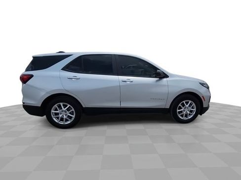 Used 2022 Chevrolet Equinox LS FWD image 9
