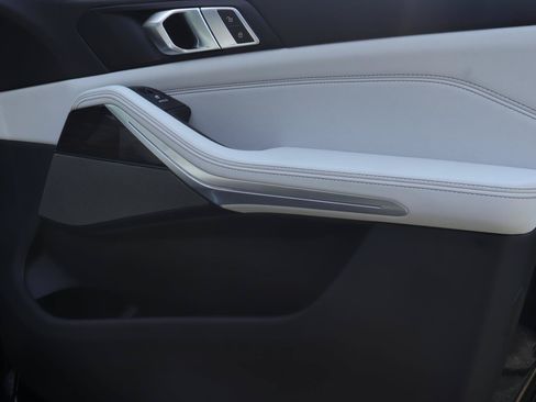 New 2026 BMW X5 sDrive40i w/ Climate Comfort Package RWD image 18
