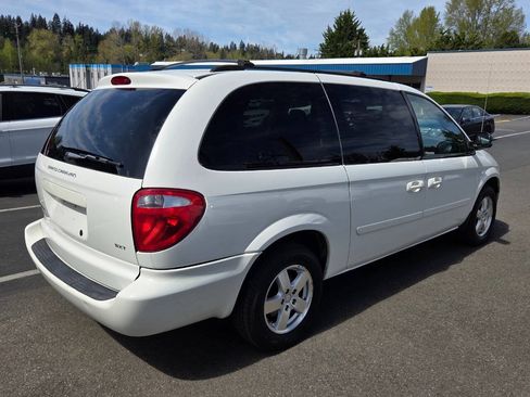 Used 2006 Dodge Grand Caravan SXT FWD image 7