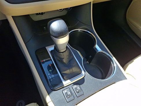 Used 2015 Toyota Highlander XLE FWD image 12