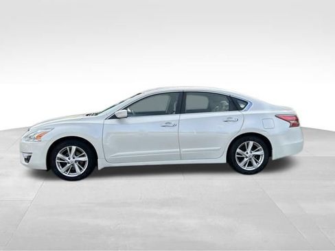 Used 2015 Nissan Altima 2.5 SV FWD image 2