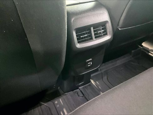 Used 2023 GMC Terrain SLE w/ Driver Convenience Package image 28