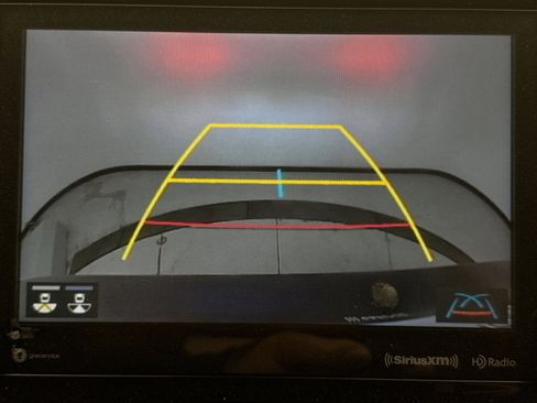 Used 2022 Toyota Venza LE image 15