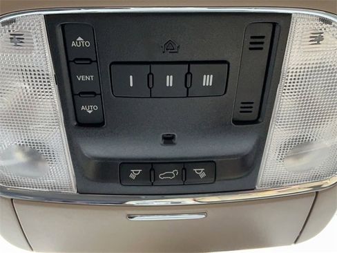 Used 2020 Jeep Grand Cherokee Limited image 23