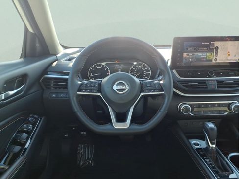 Certified 2023 Nissan Altima 2.5 SR w/ SR Premium Package FWD image 15