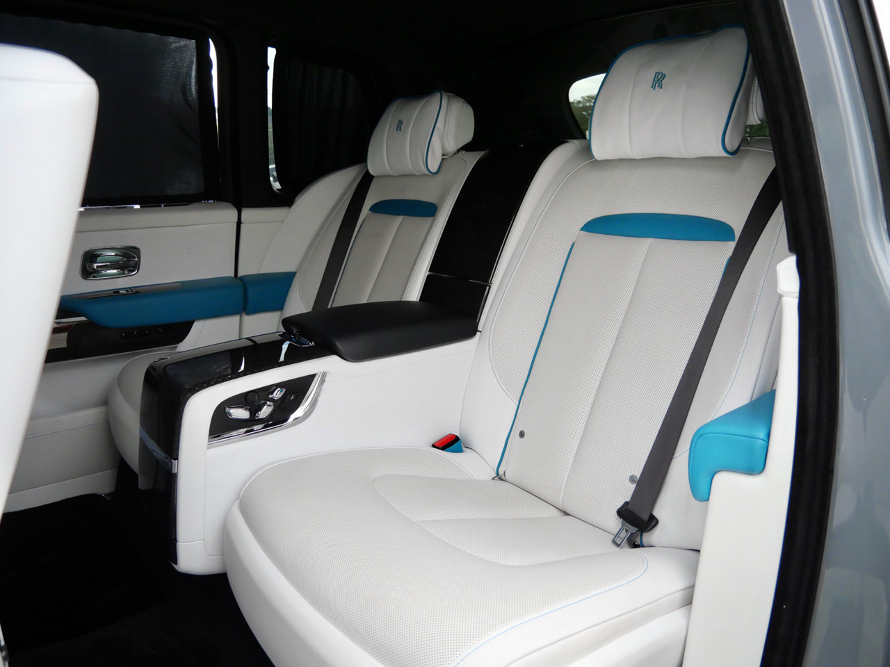 Used 2024 Rolls-Royce Cullinan Black Badge w/ Leather Finishing Pack AWD/4WD image 8