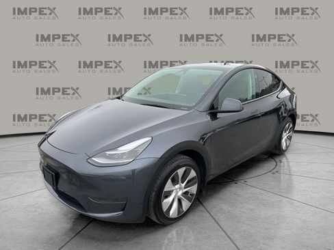 Used 2024 Tesla Model Y 2WD image 1