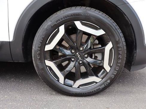Used 2023 Kia Telluride EX w/ EX Captain's Chair Package AWD/4WD image 12