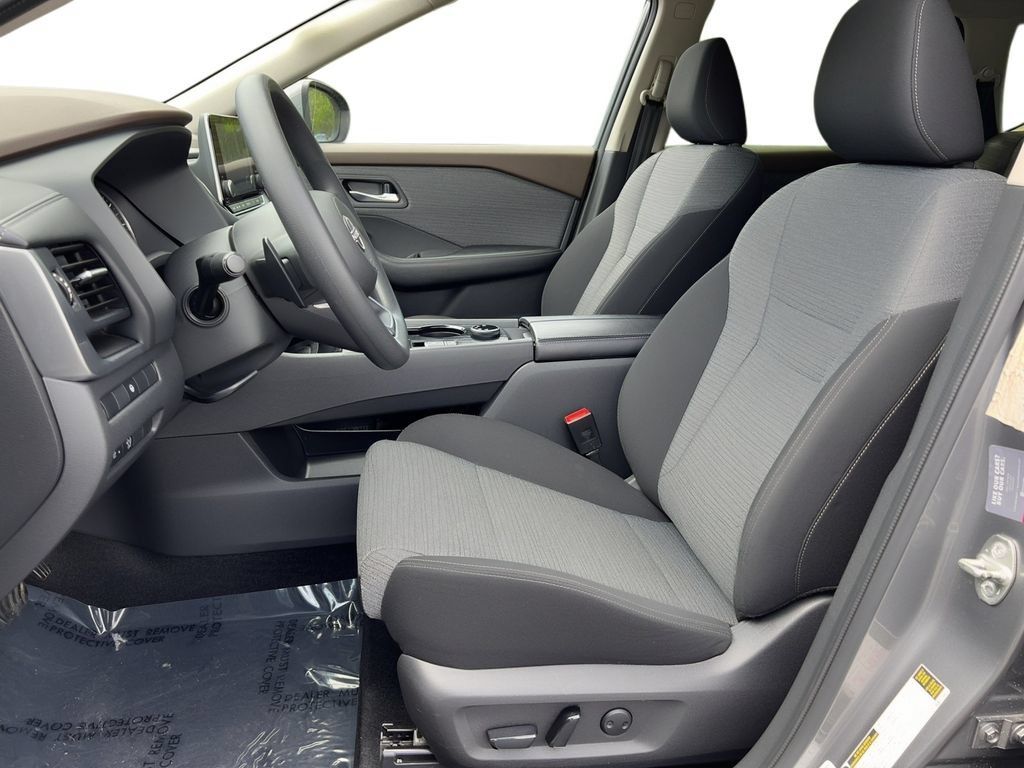 Used 2023 Nissan Rogue SV AWD/4WD image 6