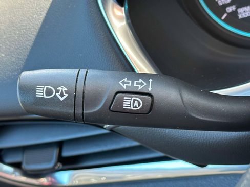 Certified 2023 Chevrolet Traverse LT w/ LT Premium Package image 25